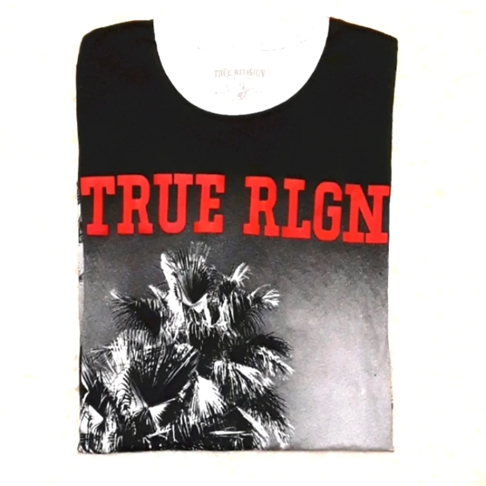 True Religion Graphic White Shortsleeve T-Shirt. Men's Size: Medium. NWOT.